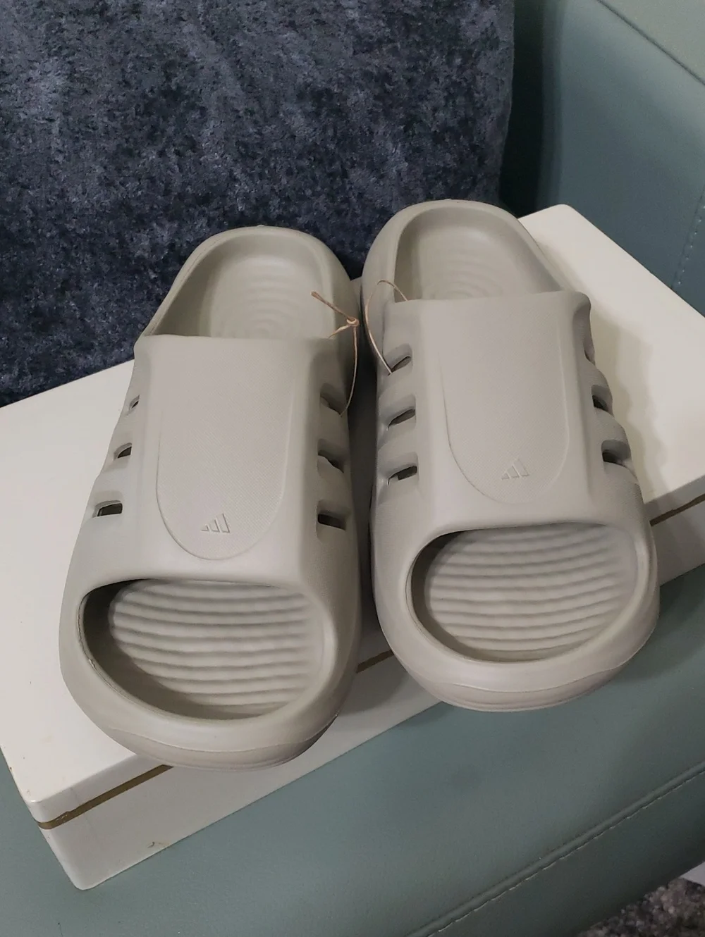 adidas Mens Slide Sandals in Light Gray Size 13/14